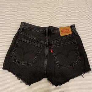 Preloved Levi’s 501 Original High Rise Shorts. Waist 25